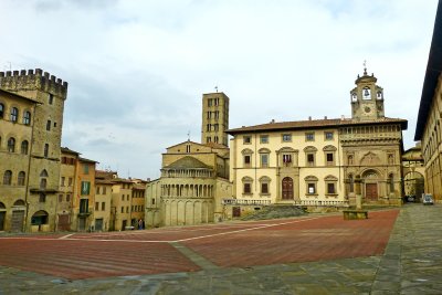 600 Arezzo Piazza Grande 2015.jpg