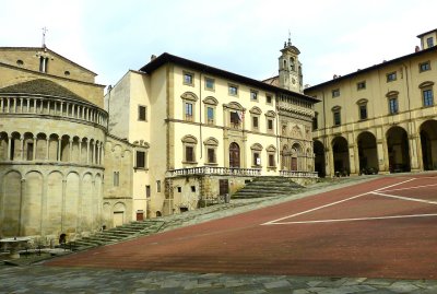 607 Arezzo Piazza Grande 2015.jpg