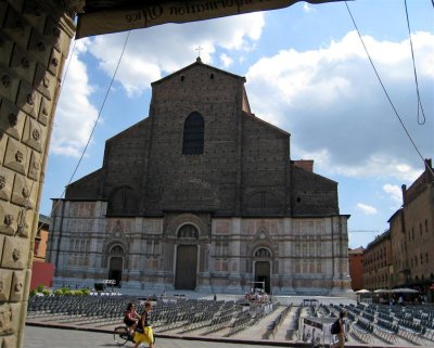 116 Bologna Piazza Maggiore.JPG