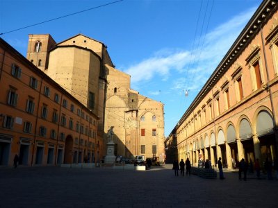 226 Bologna Piazza Galvani.jpg