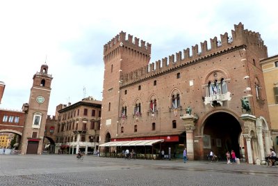 430 101 Ferrara Palazzo Comunale.jpg