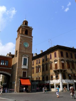 432 104 Ferrara Torre dell'Orologio.jpg