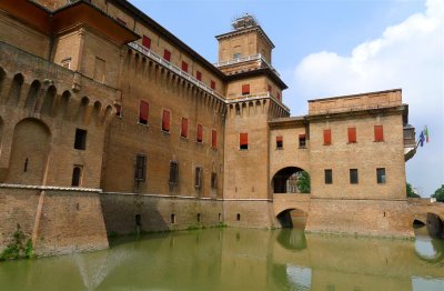 453 155 Castello Estense Ferrara.jpg