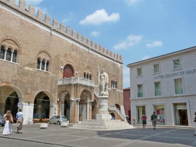 686 Treviso Piazza dei Signori.JPG
