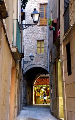 336 barri gotic streets.jpg