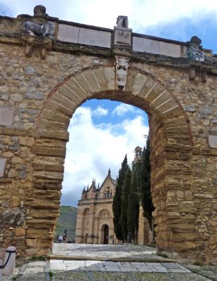 1316 Antequera Arco de los gigantes.jpg