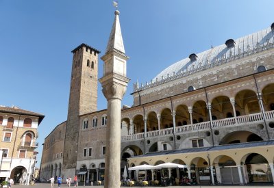 238 Padova Piazza dei  Frutti 2016.jpg