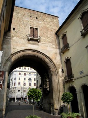 336 Padova Porta Altinate.JPG