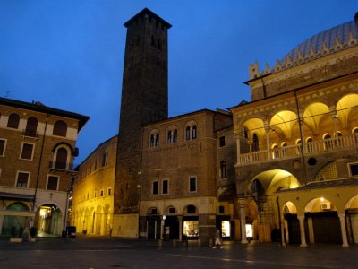 400 Padova Piazza dei Frutti.JPG