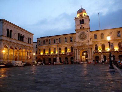 401 Padova Piazza dei Signori.JPG