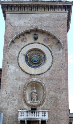 106 Mantova 2016 Torre dell'Orologio Pz dell Erbe.jpg