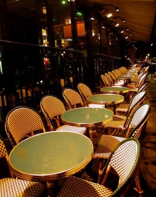 296 cafe tables rue st jacques.jpg
