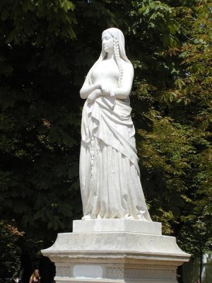 429 St Genevieve statue.jpg