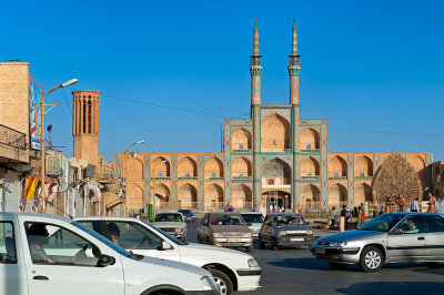Amir Chakhmaq Mosque And The Traffic