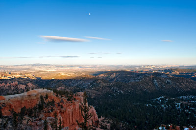 Bryce Canyon - The Moon Over Farview Point