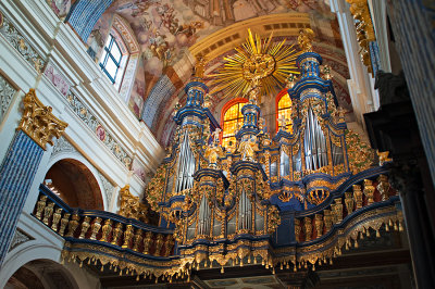 Exceptional Pipe Organ