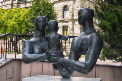 VCC - 05 - Statues - Family
