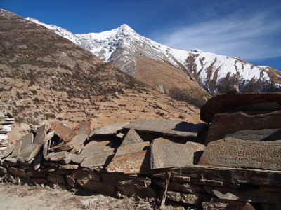 mani wall with Pisang Peak