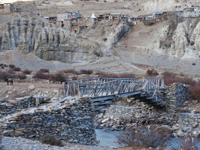wobbly bridge in Manang