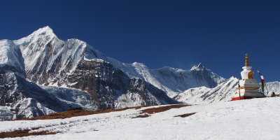 Choerte in front of Annapurna massif