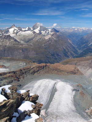 Gletscherreste mit Zermatttal