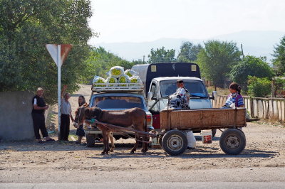 Eselsfuhrwerk an der Hauptstrasse Bolnisi Marneuli.jpg