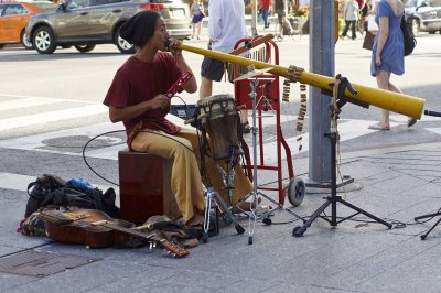A street musician @f4 NEX5