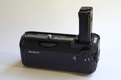 Vertical/battery grip for Sony ILCE-7/R