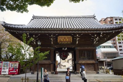 the gate of Kushida shrine @f11 a7