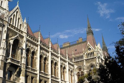 Hungarian parliament M8