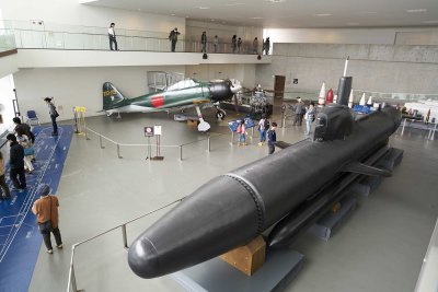 Mini submarine & a Zero fighter @f4 a7R2