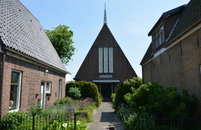 Zevenhuizen, geref Ontmoetingskerk 15, 2013.jpg