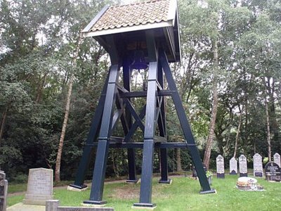 Nieuweschoot, klokkentoren bij kerk 11 [004], 2013.jpg