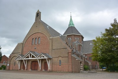 Nijmegen, RK olv van Lourdeskerk 15, 2013.jpg