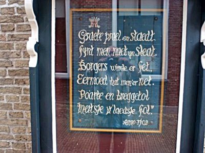 Sloten, PKN kerk 12 Fries gedicht aan muur [004], 2013.jpg
