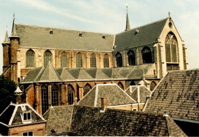 Leiden, Pieterskerk van dak vm univ. bibliotheekl [040], 1987.jpg