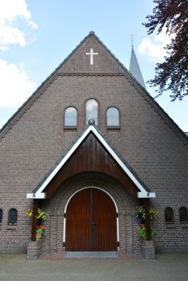 Langeveen, RK Pancratiuskerk 16, 2014.jpg