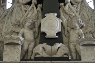 Utrecht, Domkerk 39g graf Admiraal van Gendt [011], 2014.jpg