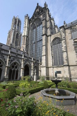 Utrecht, Domkerk 44i kloostergang [011], 2014.jpg
