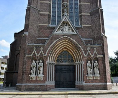 Eindhoven, RK Petruskerk 11, 2014.jpg