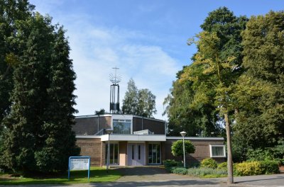 Eindhoven, nieuw apost kerk 11, 2014.jpg