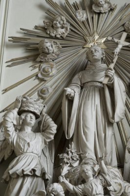 Utrecht, RK St. Augustinuskerk altaren zijaltaar Nicolaas van Torentino [011], 2014 0413.jpg