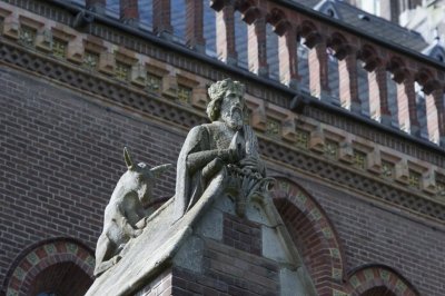 Haarlem, RK Kathedrale basiliek Sint Bavo aan buitenzijde [011], 2014 0611.jpg