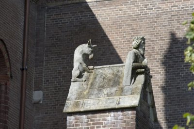 Haarlem, RK Kathedrale basiliek Sint Bavo aan buitenzijde [011], 2014 0620.jpg
