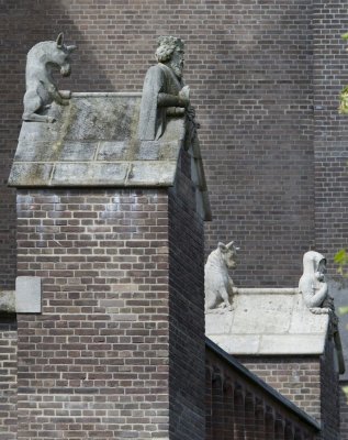 Haarlem, RK Kathedrale basiliek Sint Bavo aan buitenzijde [011], 2014 0622.jpg