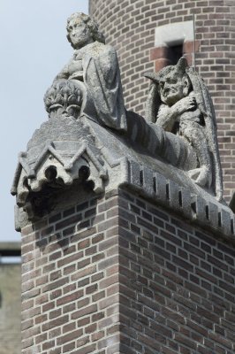Haarlem, RK Kathedrale basiliek Sint Bavo aan buitenzijde [011], 2014 0629_crop.jpg