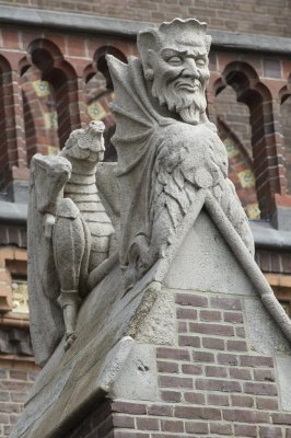 Haarlem, RK Kathedrale basiliek Sint Bavo aan buitenzijde [011], 2014 0647_crop.jpg