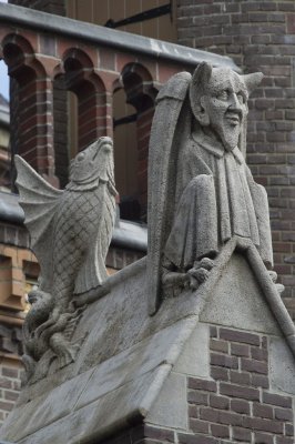 Haarlem, RK Kathedrale basiliek Sint Bavo aan buitenzijde [011], 2014 0648_crop.jpg