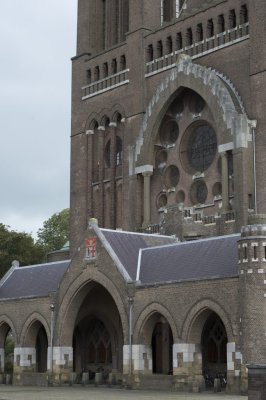 Haarlem, RK Kathedrale basiliek Sint Bavo aan buitenzijde [011], 2014 0775.jpg