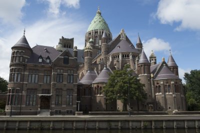 Haarlem, RK Kathedrale basiliek Sint Bavo aan buitenzijde [011], 2014 0788.jpg